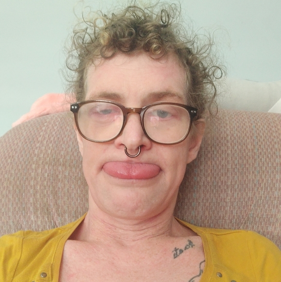 Meet your Posher, Dylana - Picture 1 of 1